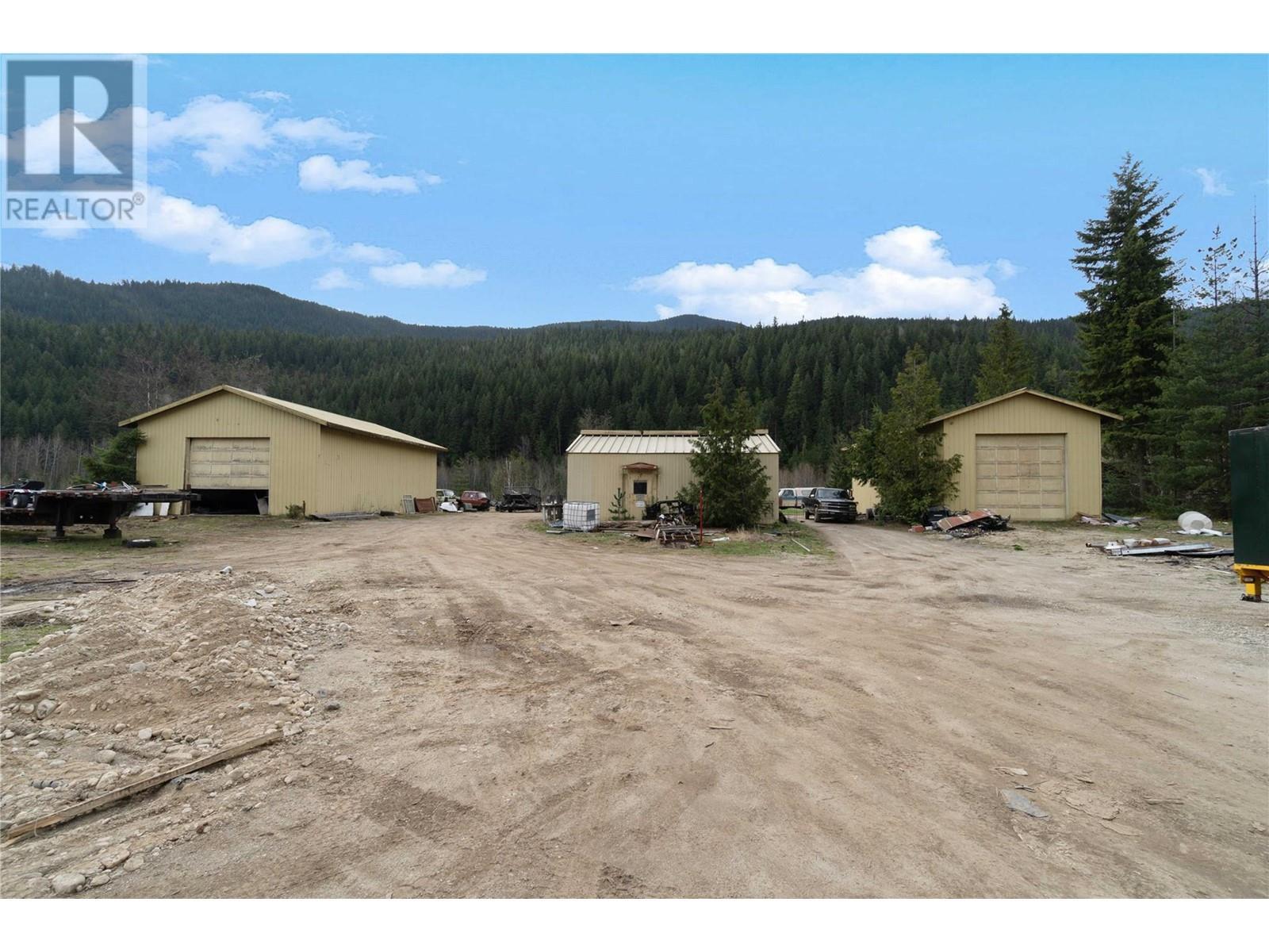 3354 Oxbow Frontage Road, Malakwa, BC - Outdoor