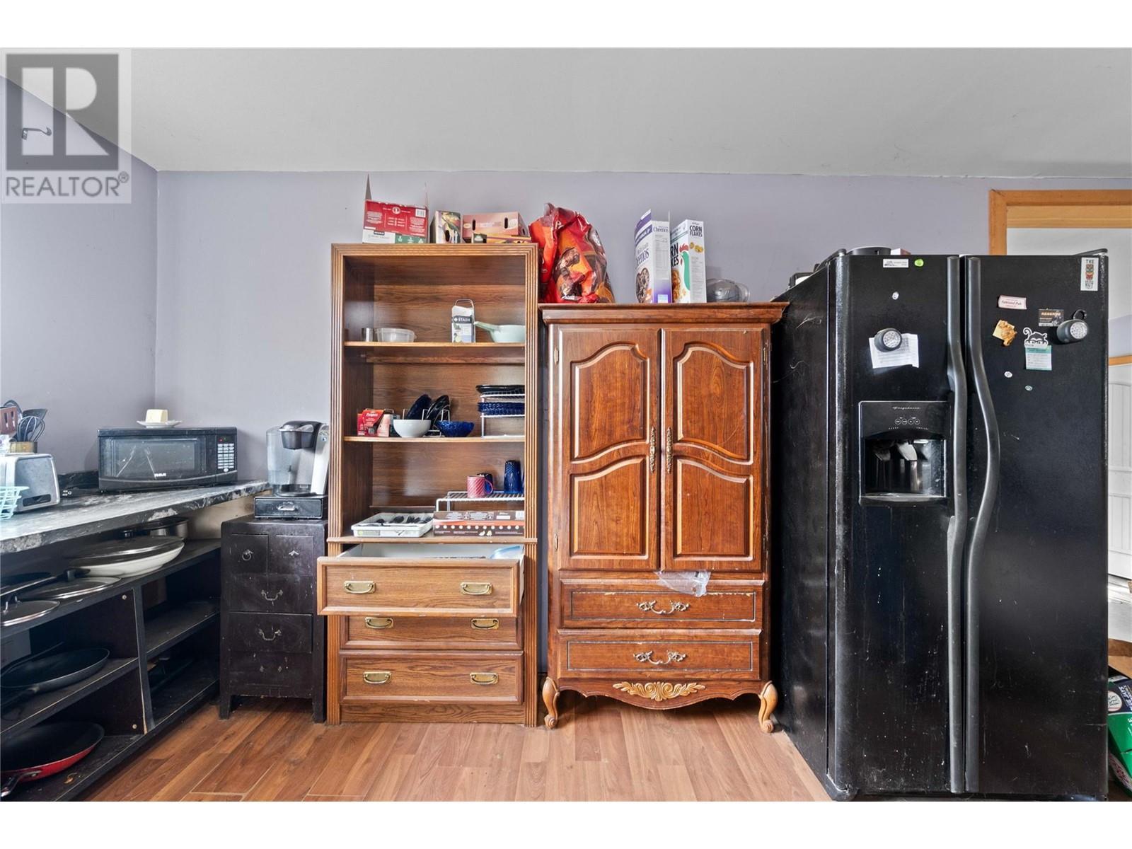 3354 Oxbow Frontage Road, Malakwa, BC - Indoor