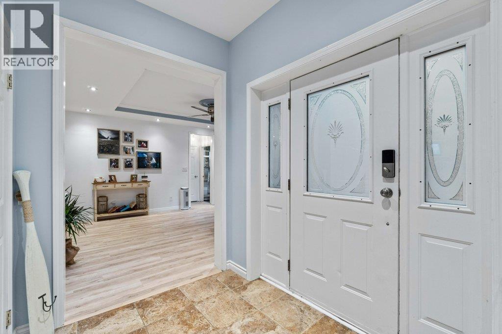 9048 Hummingbird Drive, Swansea Point, BC - Indoor Photo Showing Other Room