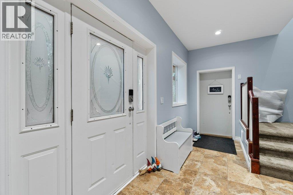 9048 Hummingbird Drive, Swansea Point, BC - Indoor Photo Showing Other Room