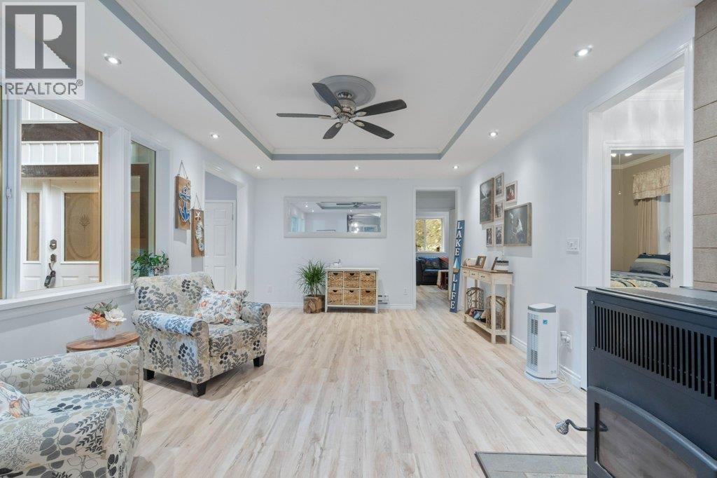 9048 Hummingbird Drive, Swansea Point, BC - Indoor