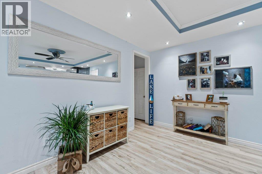 9048 Hummingbird Drive, Swansea Point, BC - Indoor