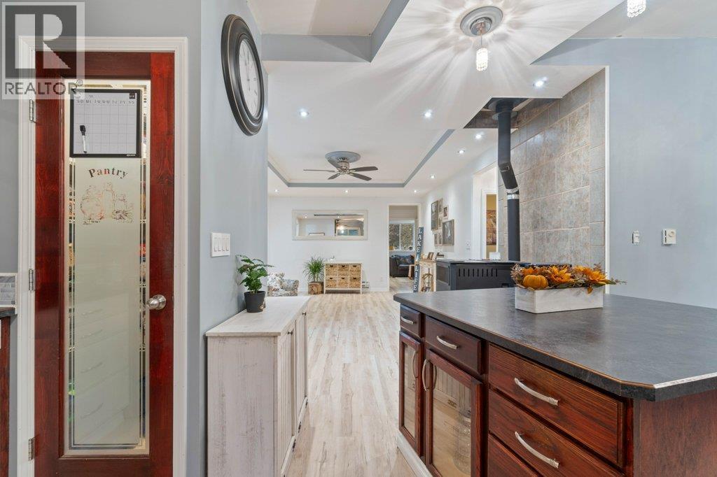 9048 Hummingbird Drive, Swansea Point, BC - Indoor