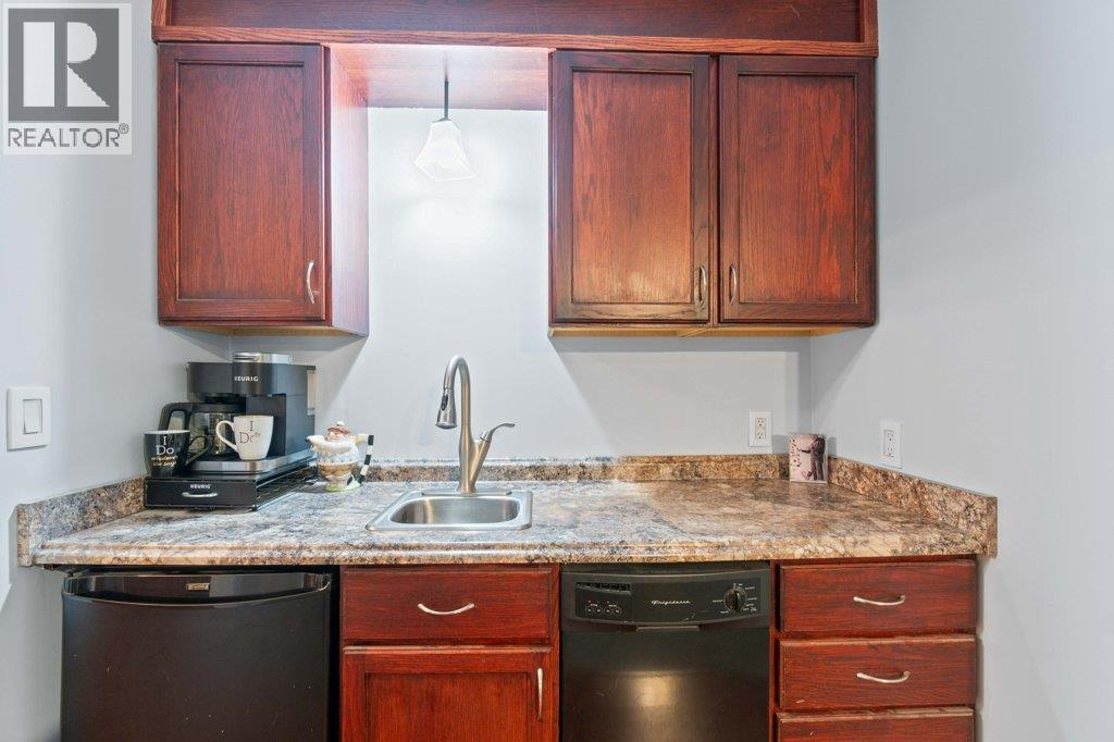 9048 Hummingbird Drive, Swansea Point, BC - Indoor Photo Showing Kitchen
