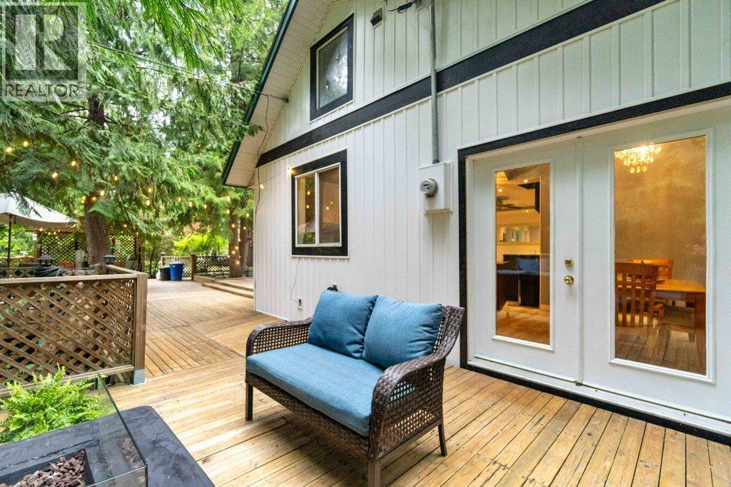 9048 Hummingbird Drive, Swansea Point, BC - Outdoor With Deck Patio Veranda With Exterior