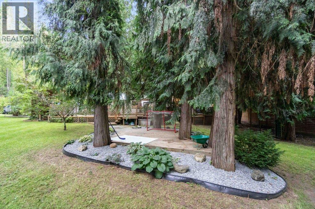 9048 Hummingbird Drive, Swansea Point, BC - Outdoor