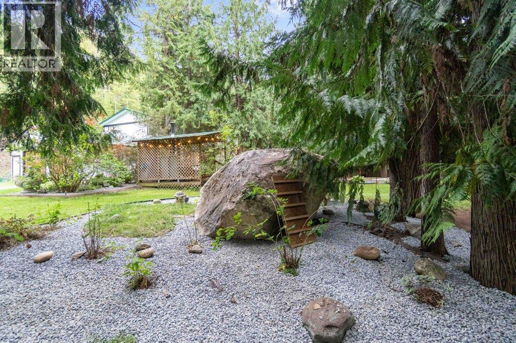 9048 Hummingbird Drive, Swansea Point, BC - Outdoor