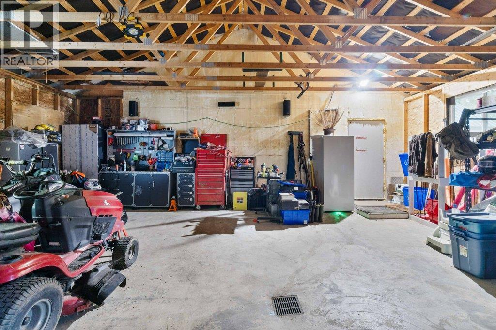 9048 Hummingbird Drive, Swansea Point, BC - Indoor