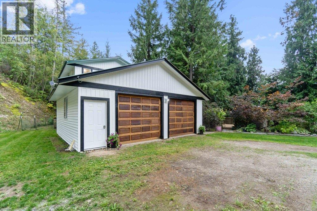 9048 Hummingbird Drive, Swansea Point, BC - Outdoor