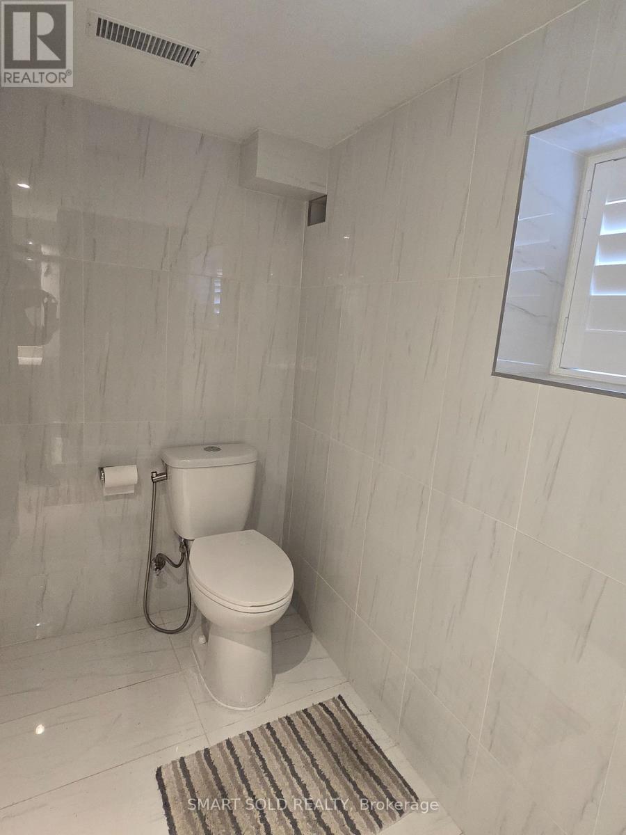 1078 Sawyer Avenue, Mississauga, ON - Indoor Photo Showing Bathroom