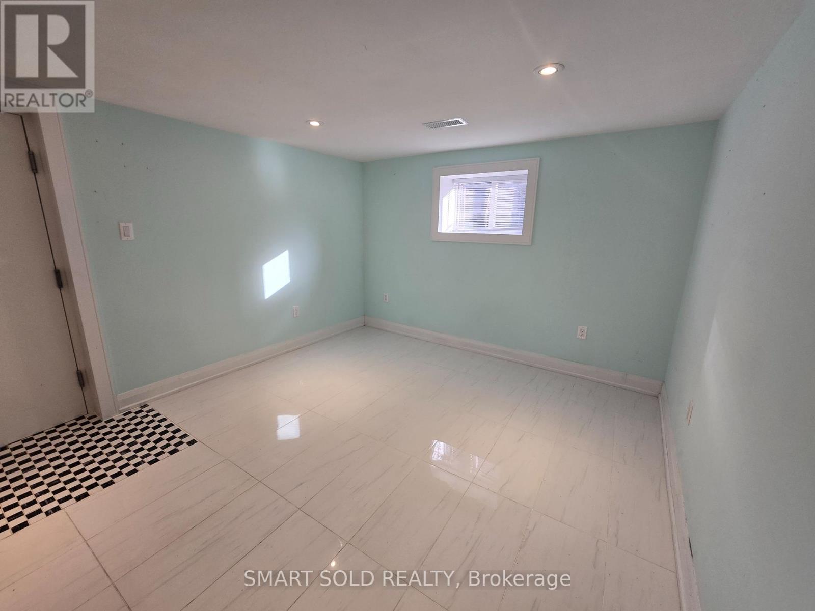 1078 Sawyer Avenue, Mississauga, ON - Indoor Photo Showing Other Room