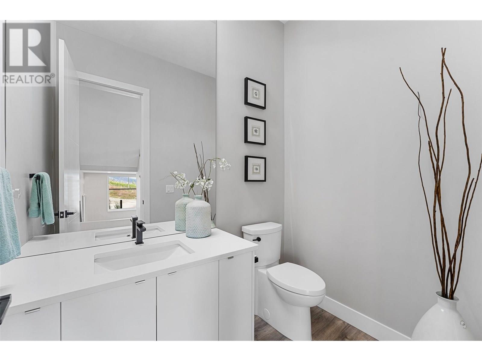 3645 Mckinley Beach Drive, Kelowna, BC - Indoor Photo Showing Bathroom