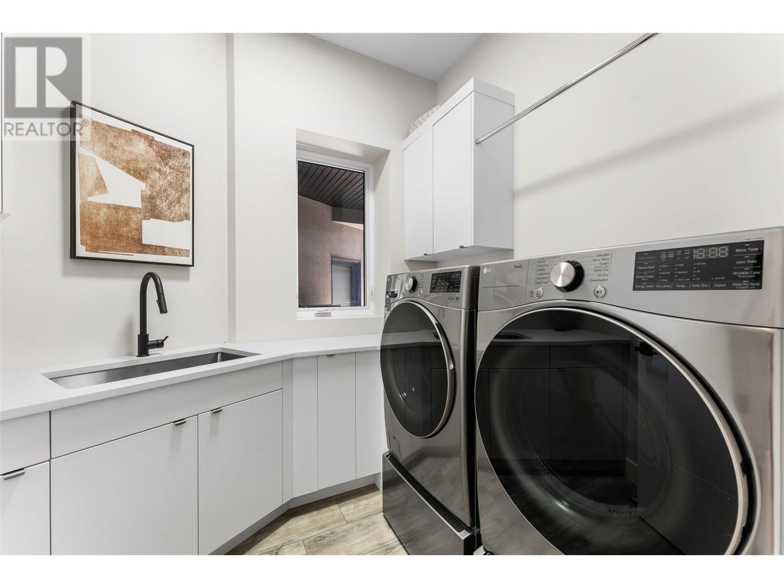 3645 Mckinley Beach Drive, Kelowna, BC - Indoor Photo Showing Laundry Room