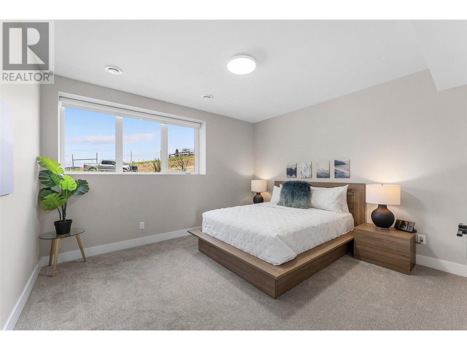 3645 Mckinley Beach Drive, Kelowna, BC - Indoor Photo Showing Bedroom