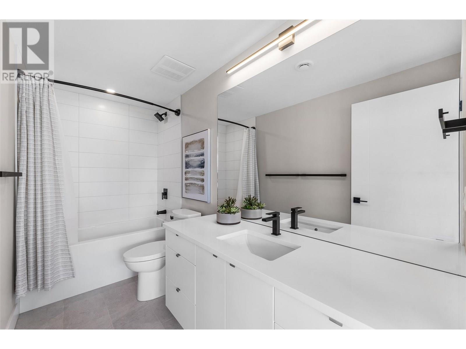 3645 Mckinley Beach Drive, Kelowna, BC - Indoor Photo Showing Bathroom