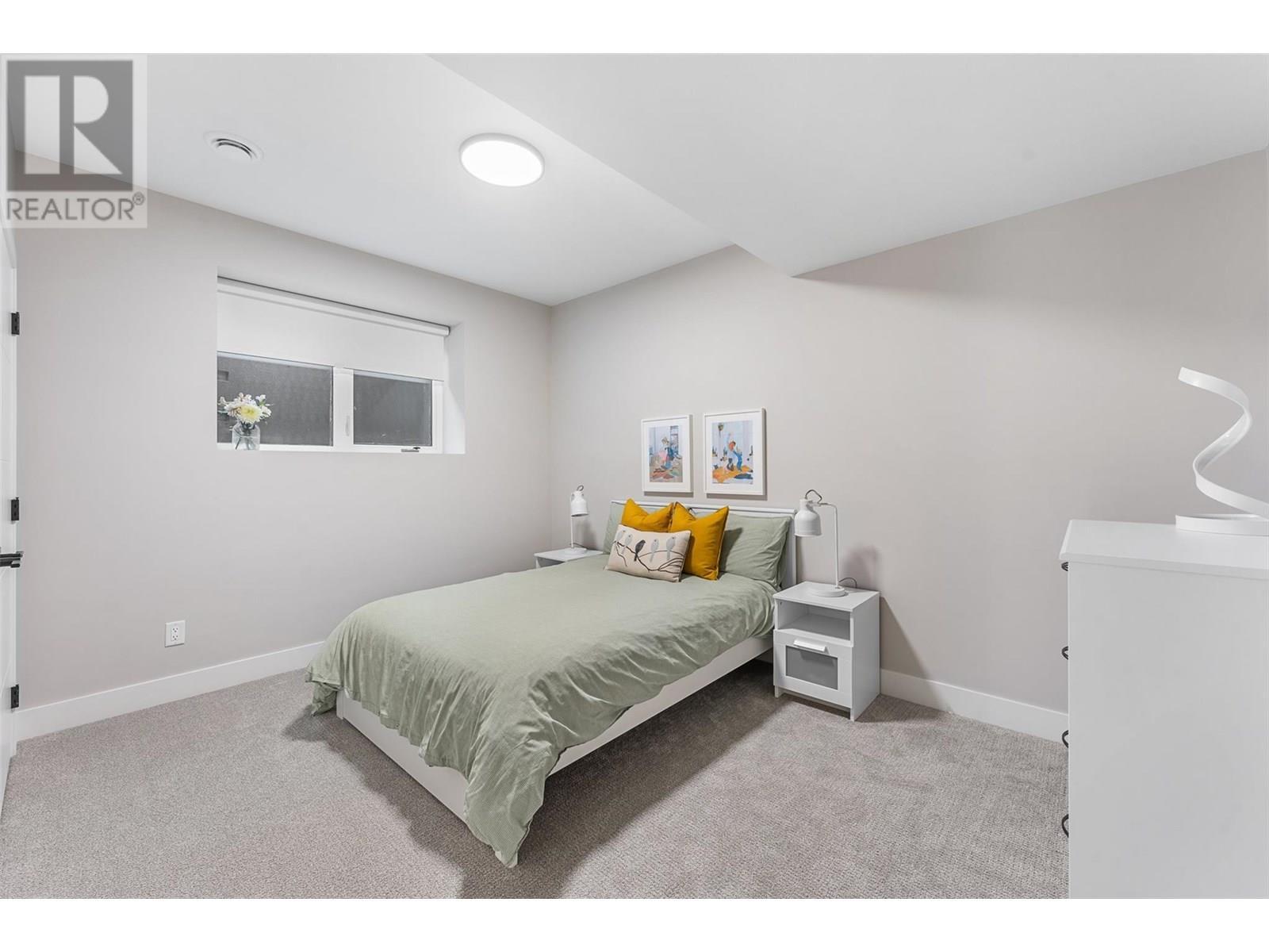 3645 Mckinley Beach Drive, Kelowna, BC - Indoor Photo Showing Bedroom