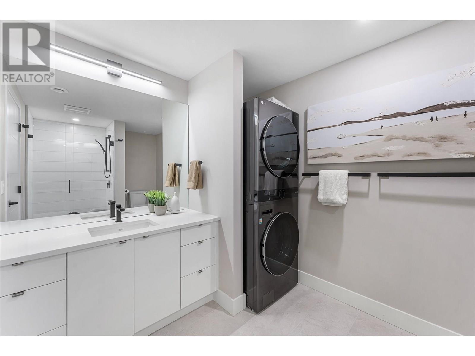 3645 Mckinley Beach Drive, Kelowna, BC - Indoor Photo Showing Laundry Room