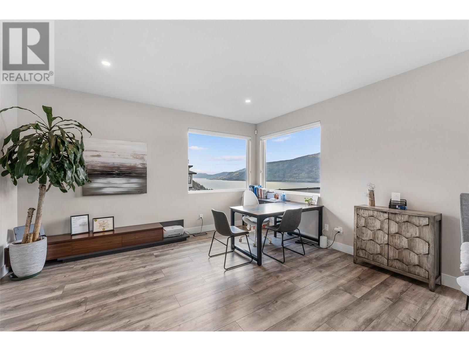 3645 Mckinley Beach Drive, Kelowna, BC - Indoor