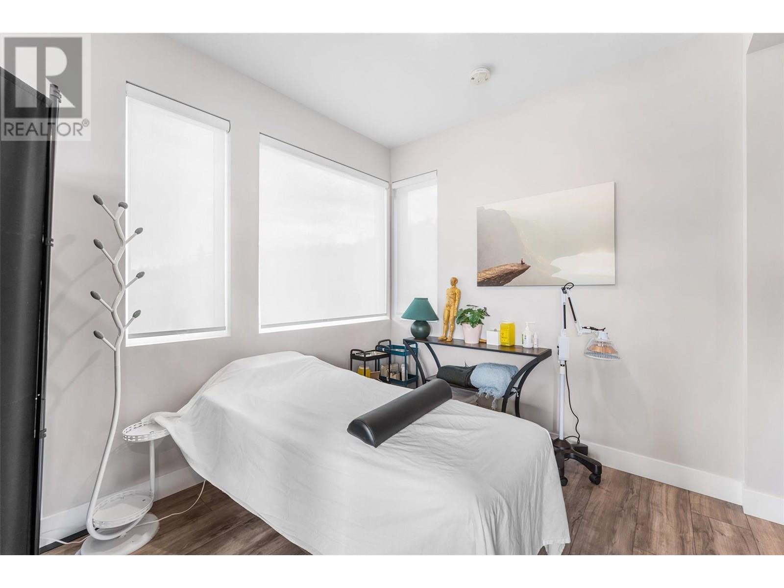 3645 Mckinley Beach Drive, Kelowna, BC - Indoor Photo Showing Bedroom