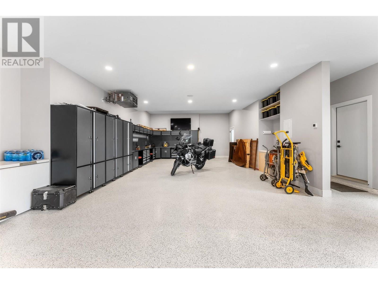 3645 Mckinley Beach Drive, Kelowna, BC - Indoor