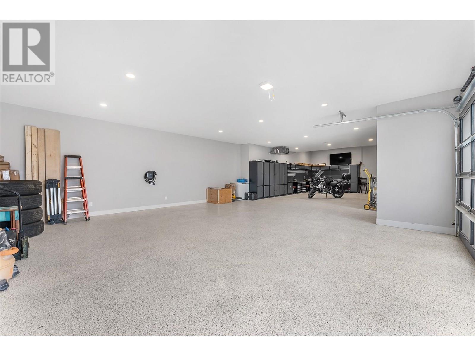 3645 Mckinley Beach Drive, Kelowna, BC - Indoor