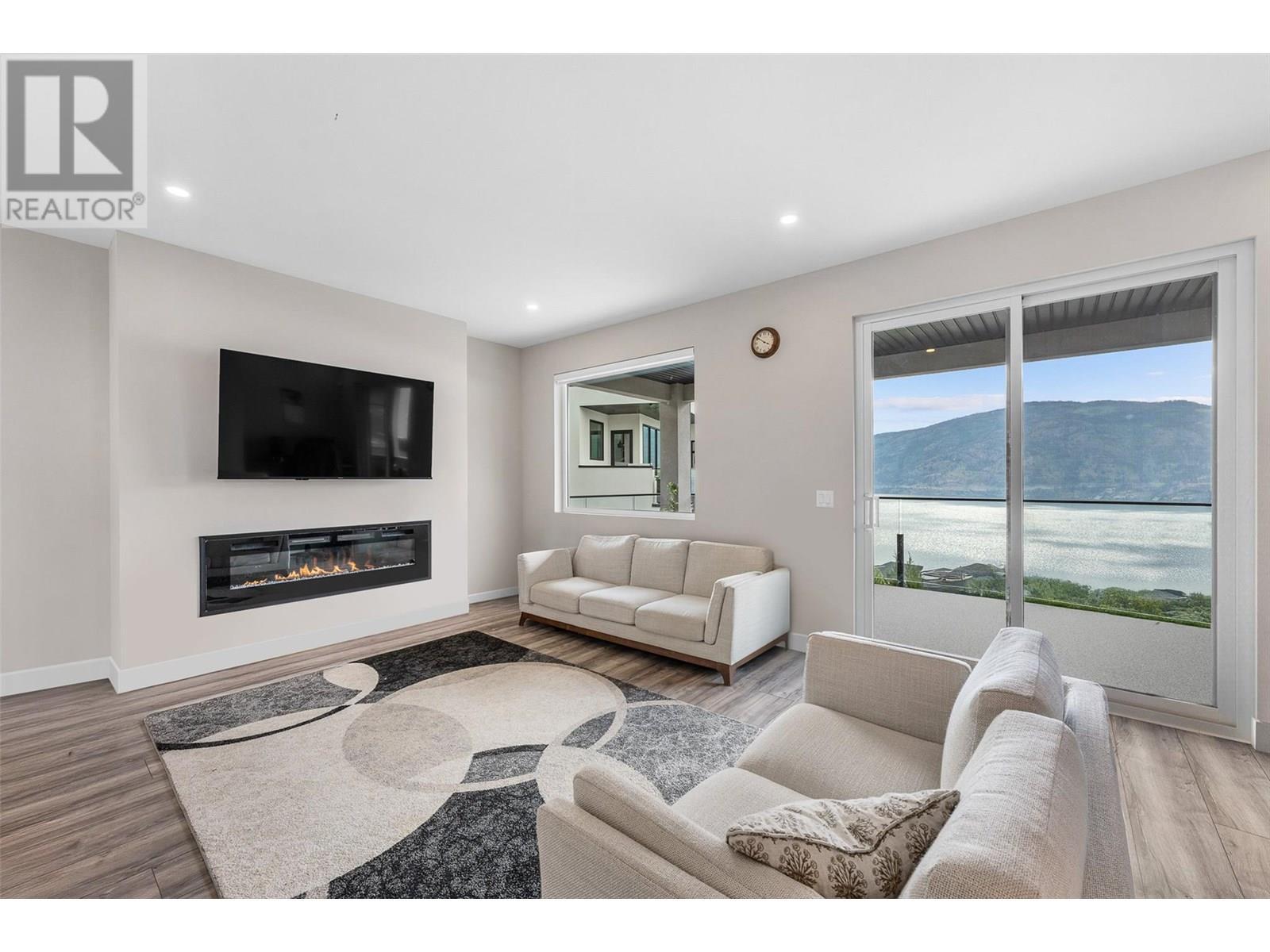 3645 Mckinley Beach Drive, Kelowna, BC - Indoor Photo Showing Living Room With Fireplace