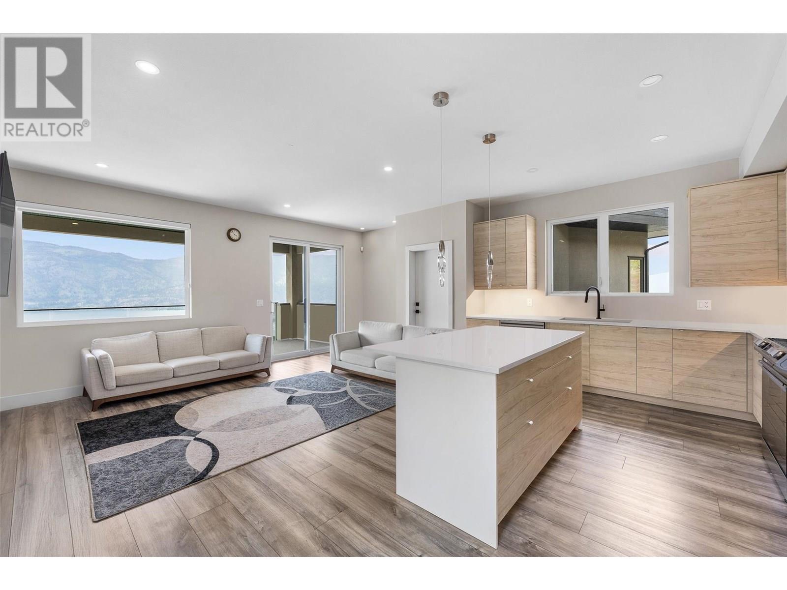 3645 Mckinley Beach Drive, Kelowna, BC - Indoor