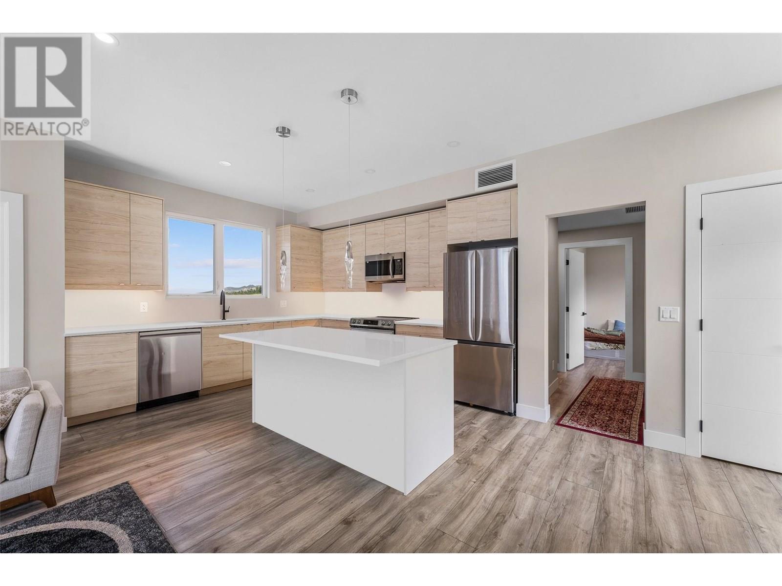3645 Mckinley Beach Drive, Kelowna, BC - Indoor Photo Showing Kitchen