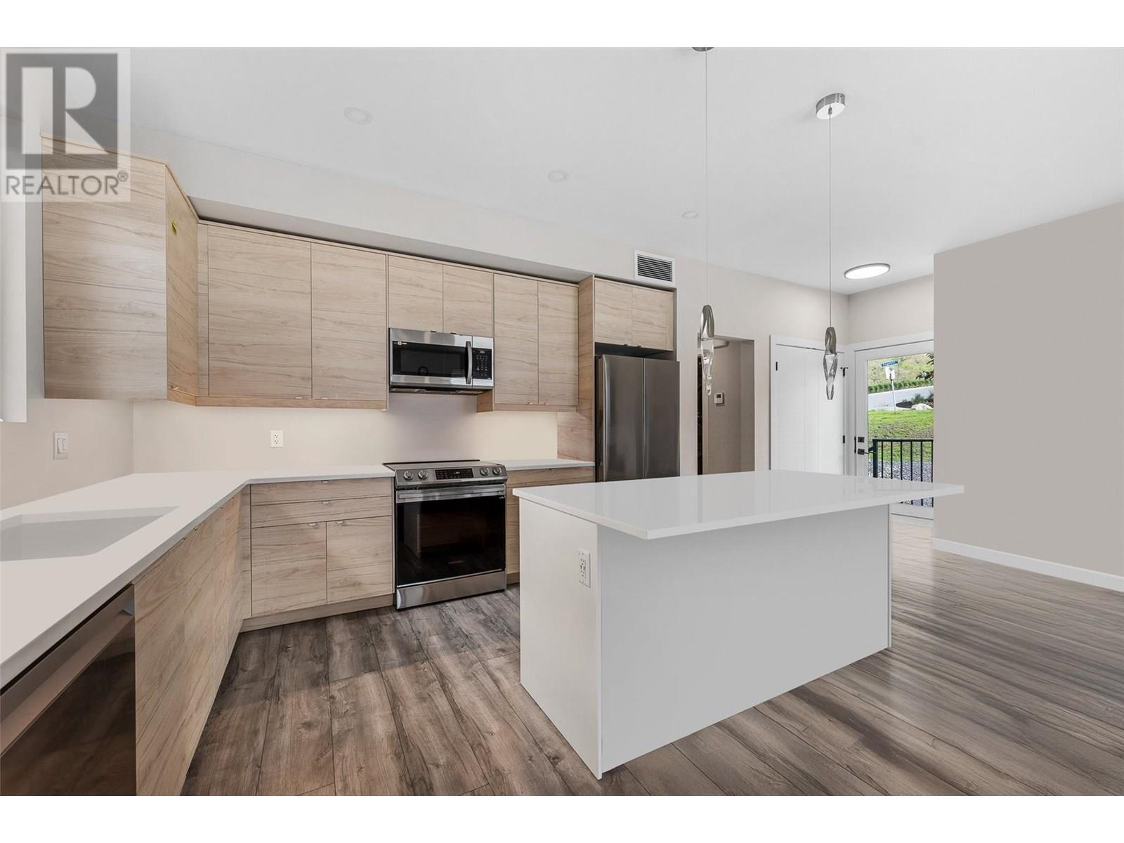 3645 Mckinley Beach Drive, Kelowna, BC - Indoor Photo Showing Kitchen With Upgraded Kitchen