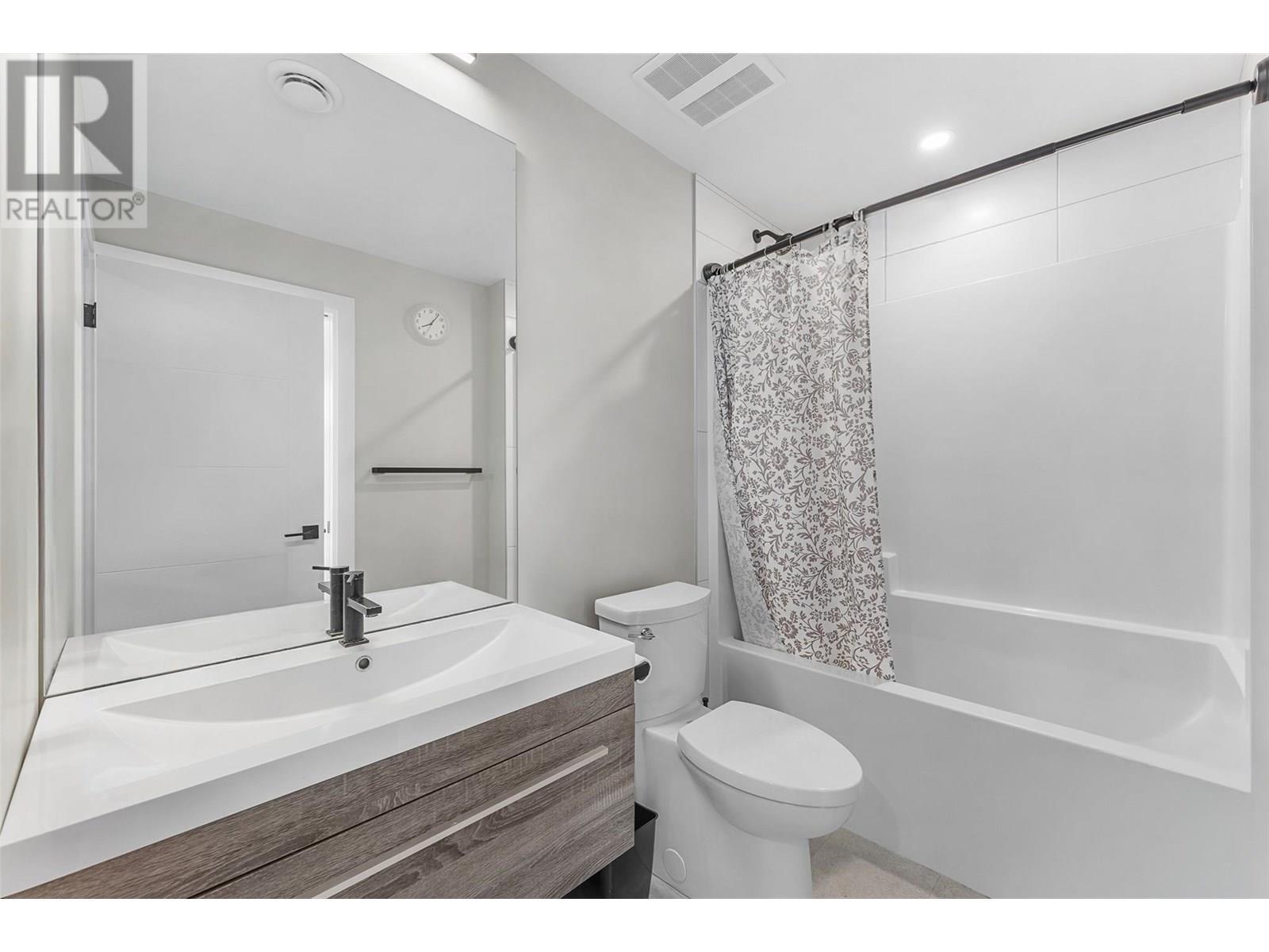 3645 Mckinley Beach Drive, Kelowna, BC - Indoor Photo Showing Bathroom