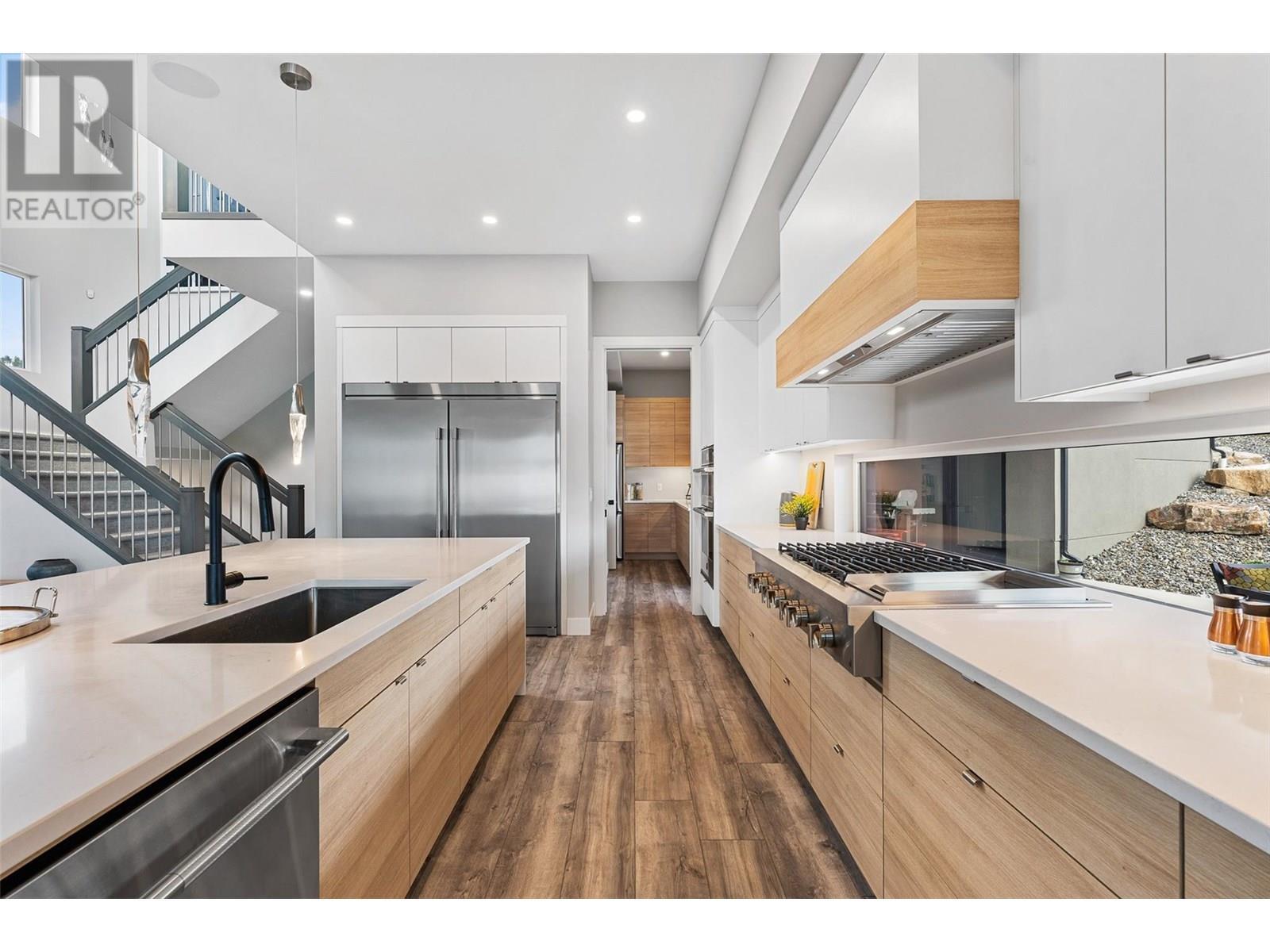3645 Mckinley Beach Drive, Kelowna, BC - Indoor Photo Showing Kitchen With Upgraded Kitchen