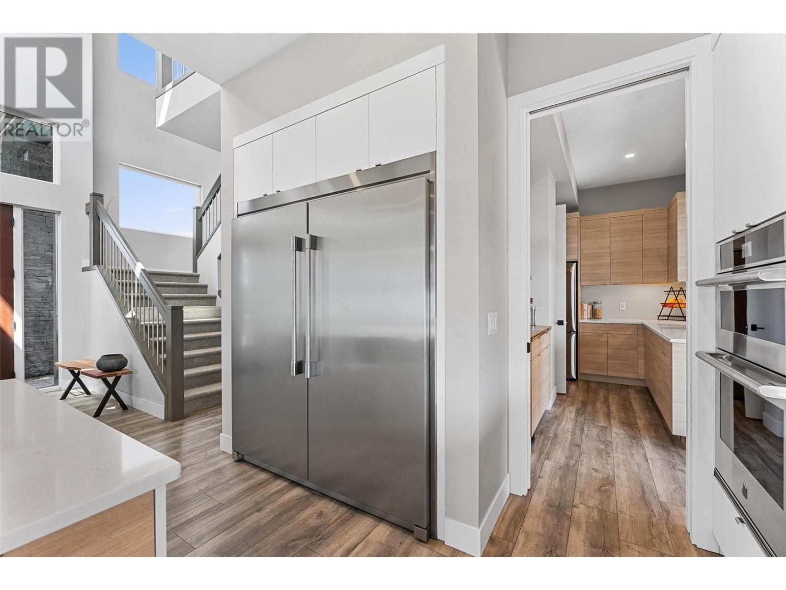 3645 Mckinley Beach Drive, Kelowna, BC - Indoor Photo Showing Kitchen