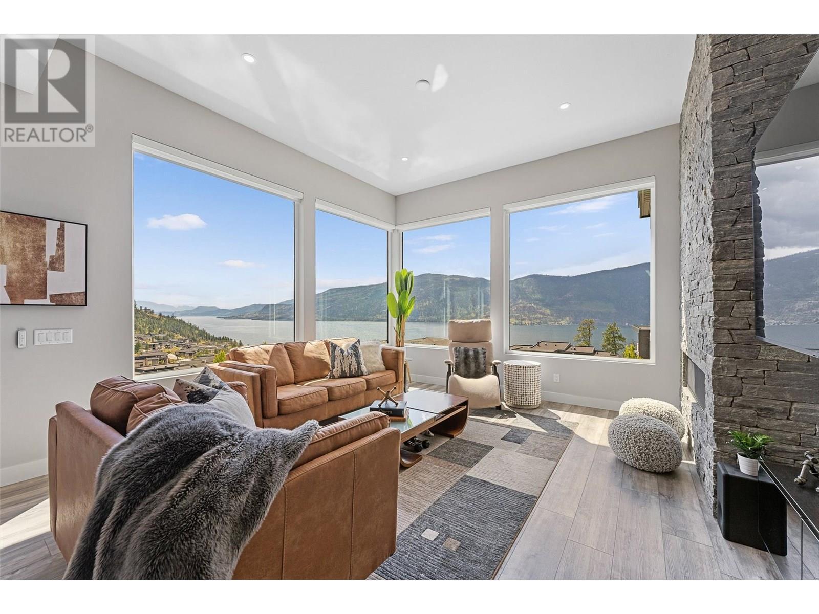 3645 Mckinley Beach Drive, Kelowna, BC - Indoor Photo Showing Other Room