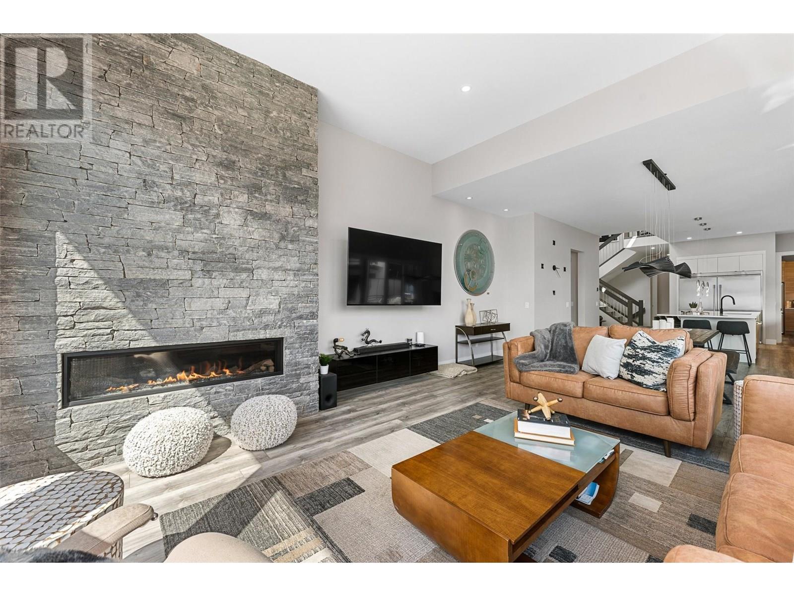 3645 Mckinley Beach Drive, Kelowna, BC - Indoor Photo Showing Living Room With Fireplace