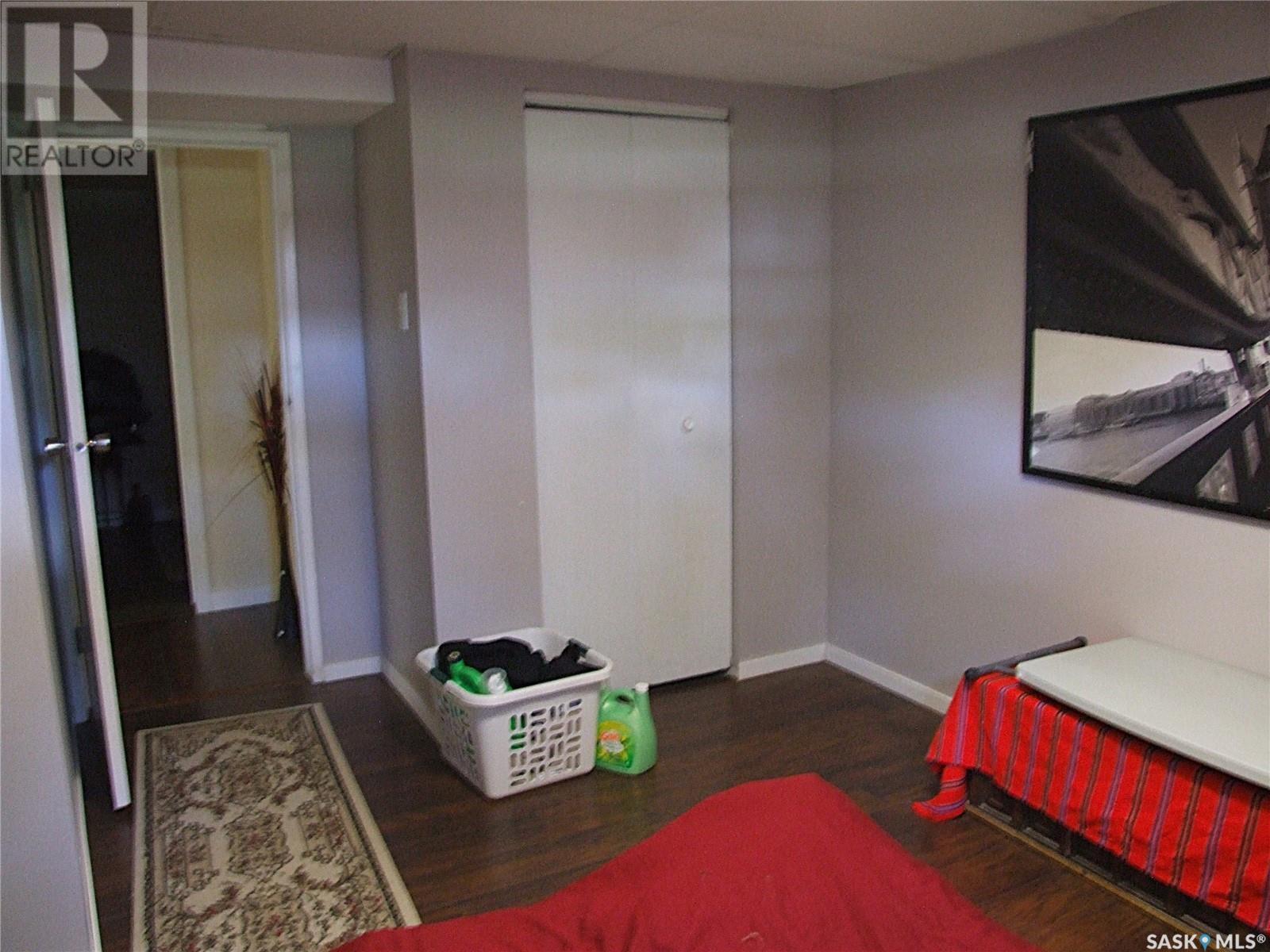 114 3Rd Street E, Leader, SK - Indoor