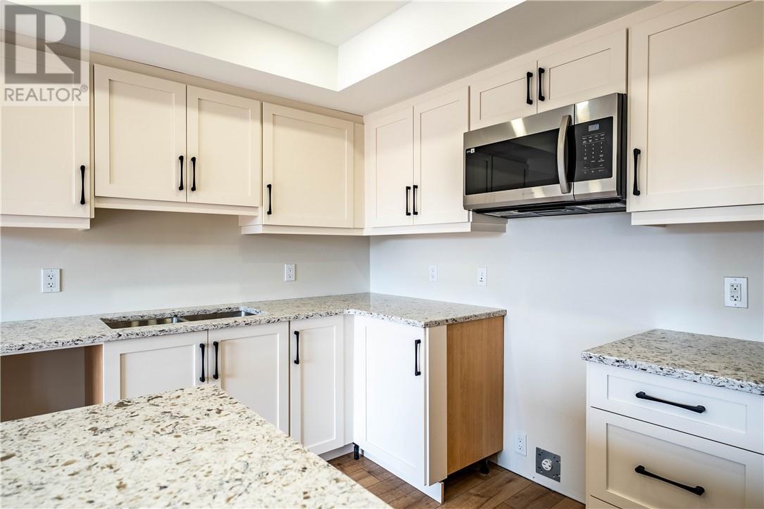 2952 Ruby Street, Chelmsford, ON - Indoor Photo Showing Kitchen