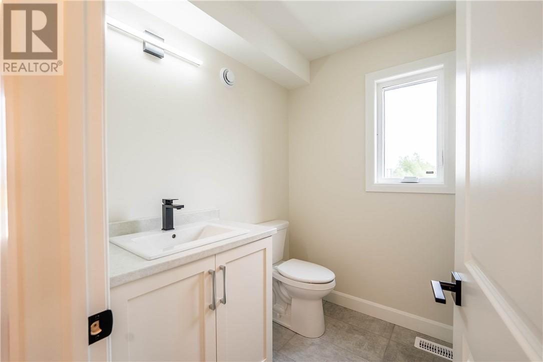 2952 Ruby Street, Chelmsford, ON - Indoor Photo Showing Bathroom