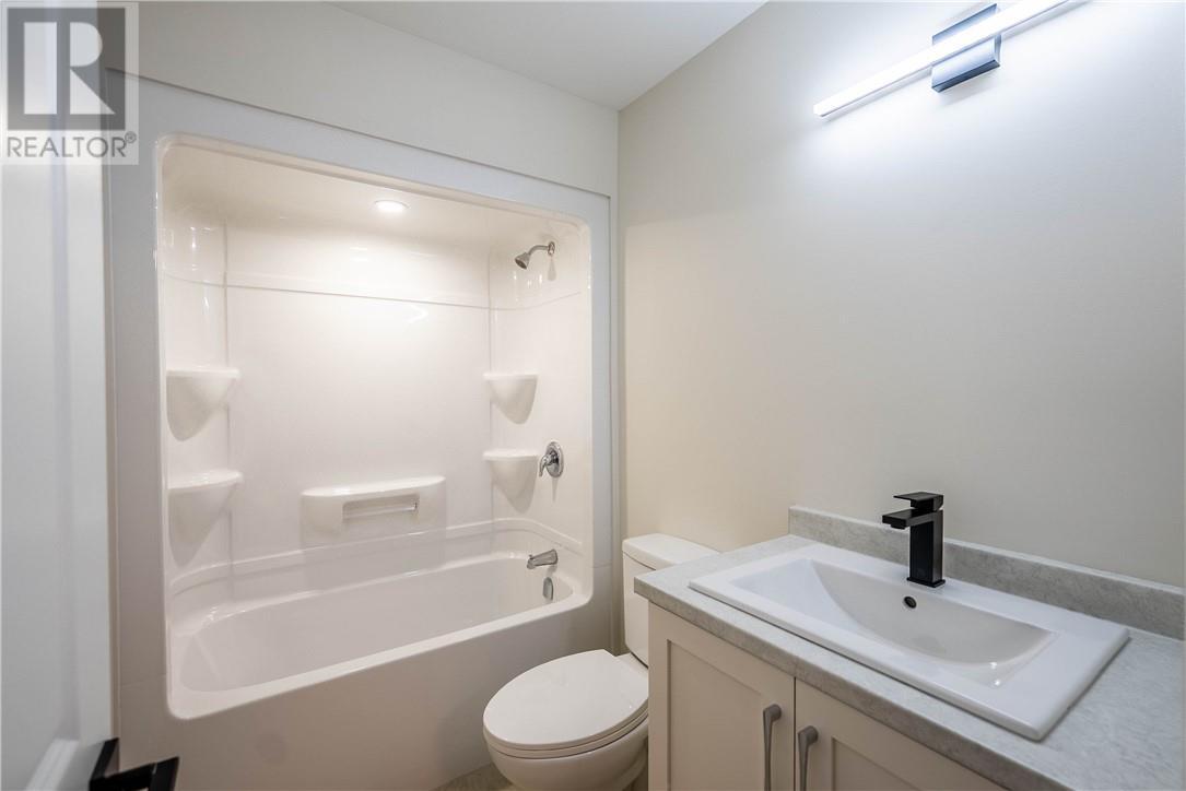 2952 Ruby Street, Chelmsford, ON - Indoor Photo Showing Bathroom