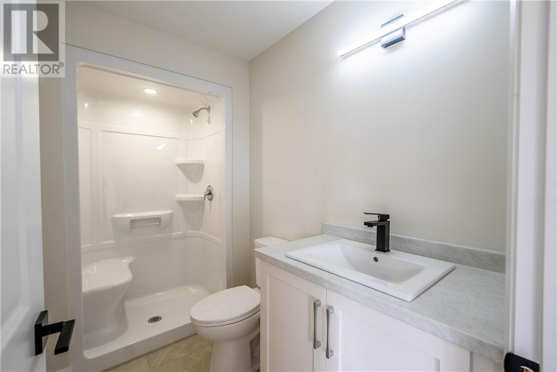 2952 Ruby Street, Chelmsford, ON - Indoor Photo Showing Bathroom