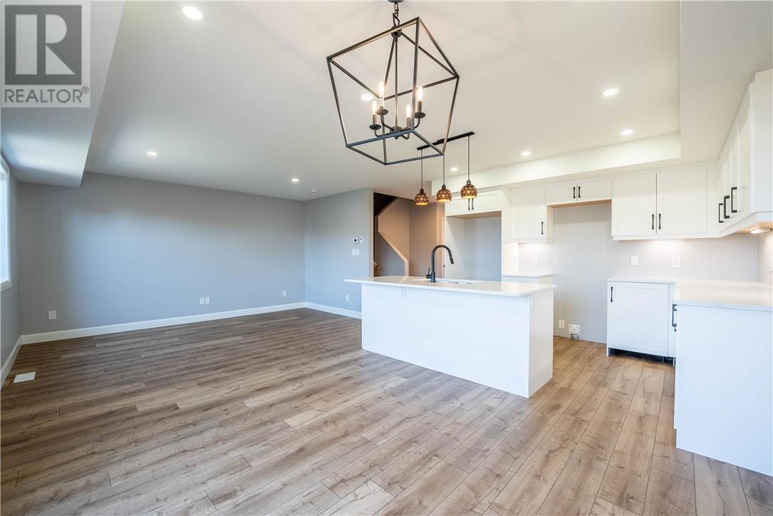 2954 Ruby Street, Chelmsford, ON - Indoor Photo Showing Kitchen