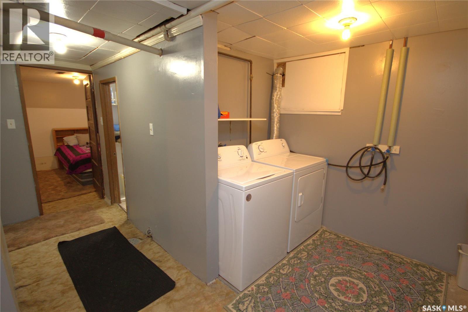 407 2Nd Street E, Wilkie, SK - Indoor Photo Showing Laundry Room