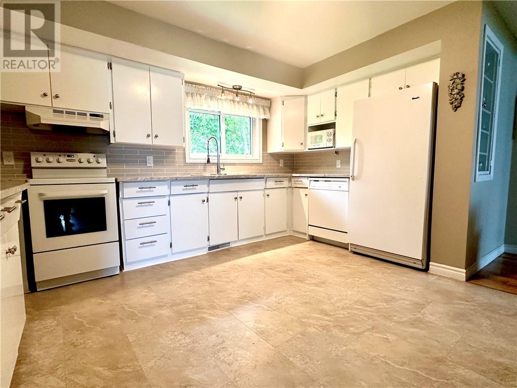 1393 A & B Highway 551, Mindemoya, Manitoulin Island, ON - Indoor Photo Showing Kitchen