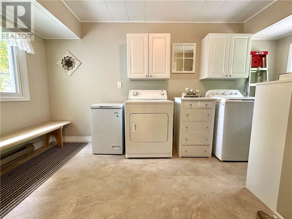 1393 A & B Highway 551, Mindemoya, Manitoulin Island, ON - Indoor Photo Showing Laundry Room