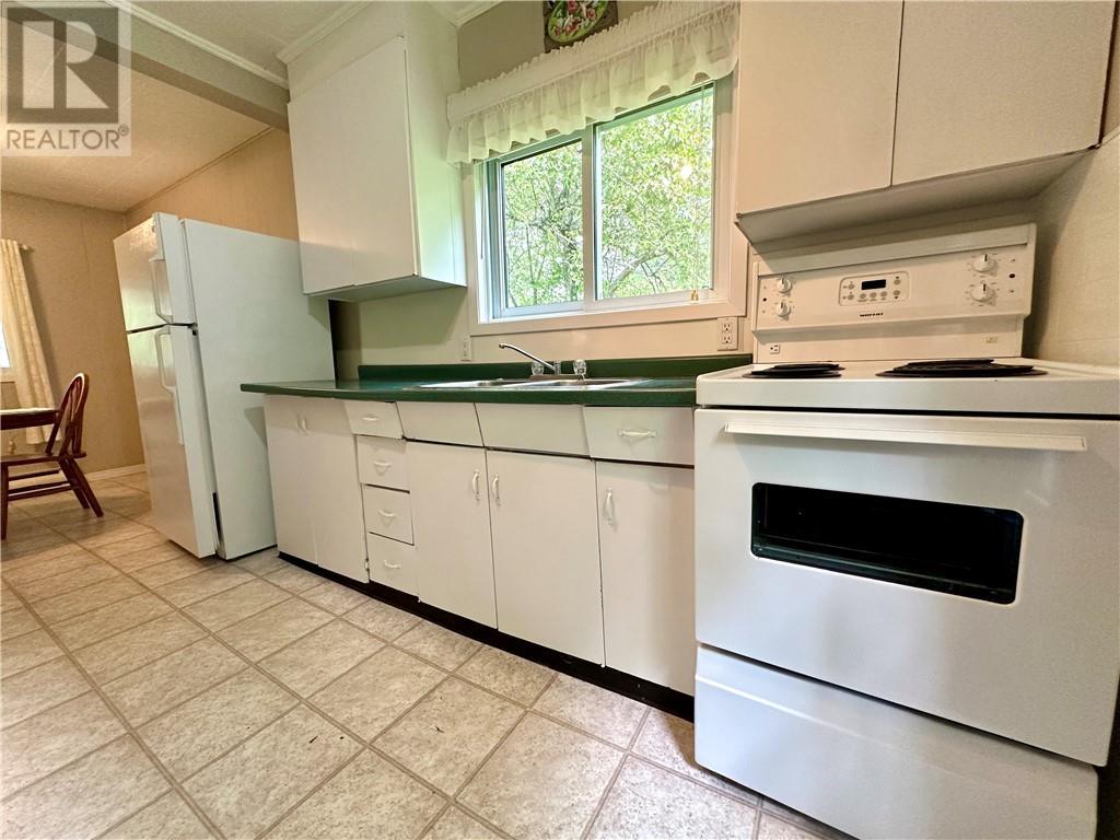 1393 A & B Highway 551, Mindemoya, Manitoulin Island, ON - Indoor Photo Showing Kitchen