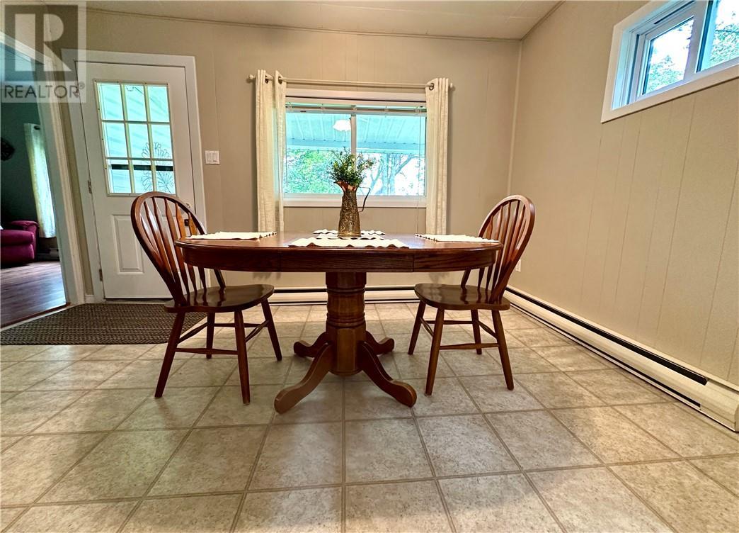 1393 A & B Highway 551, Mindemoya, Manitoulin Island, ON - Indoor Photo Showing Dining Room