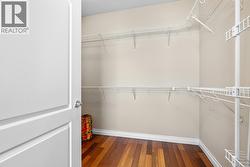 Walk-in closet -