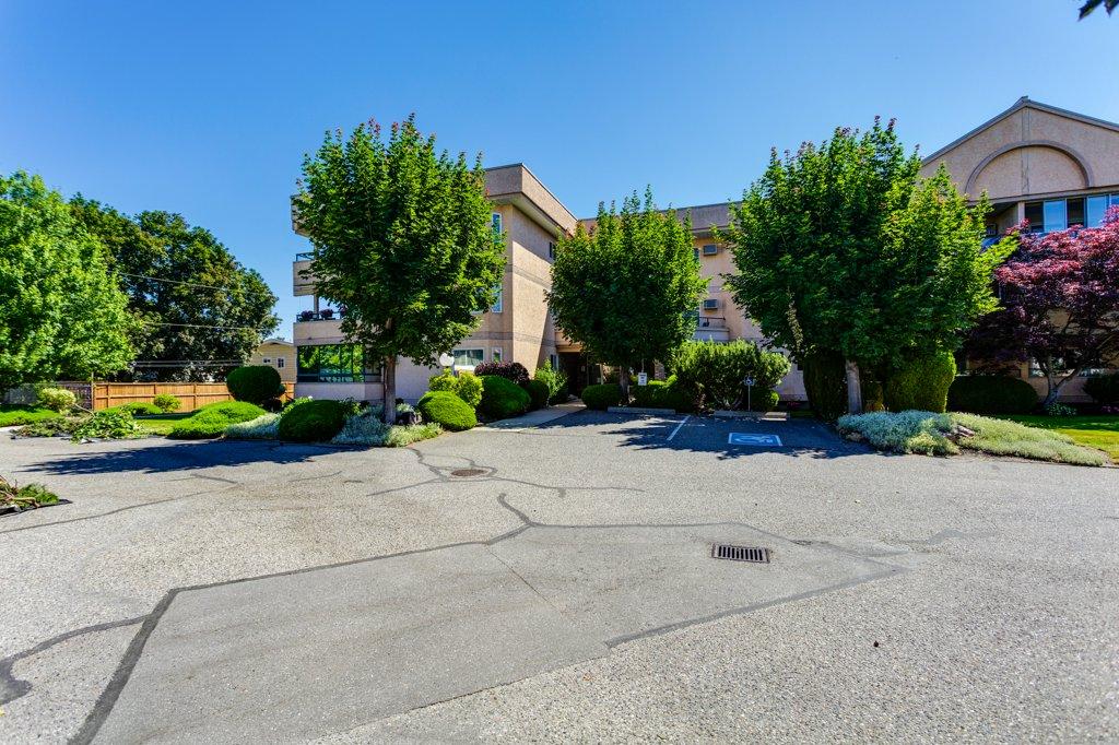 306-3850 Brown Road, West Kelowna, BC - Outdoor