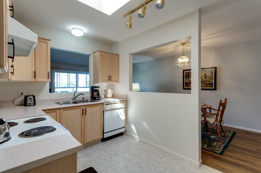 306-3850 Brown Road, West Kelowna, BC - Indoor Photo Showing Kitchen With Double Sink