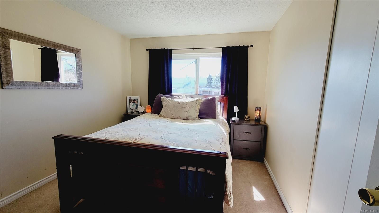 401-175 Centennial Dr, Courtenay, BC - Indoor Photo Showing Bedroom