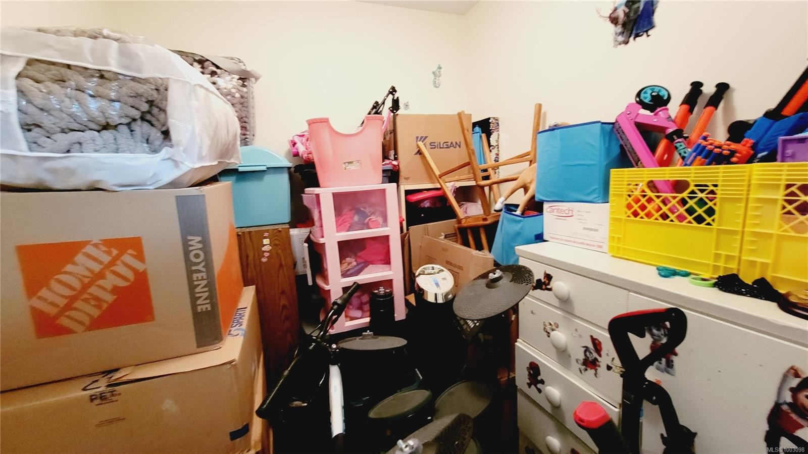 401-175 Centennial Dr, Courtenay, BC - Indoor With Storage